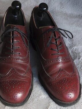 Rockport Brogue Wingtip Shoes - Men's 10 M with wooden shoe trees